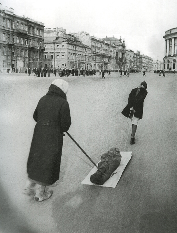 В последний путь. Невский проспект, весна 1942года.