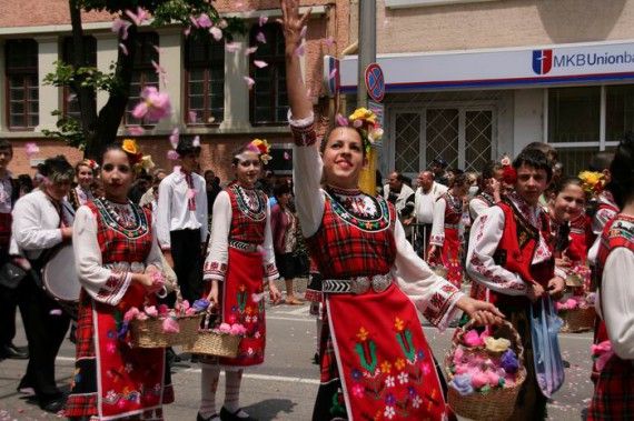 фестиваль роз в болгарии