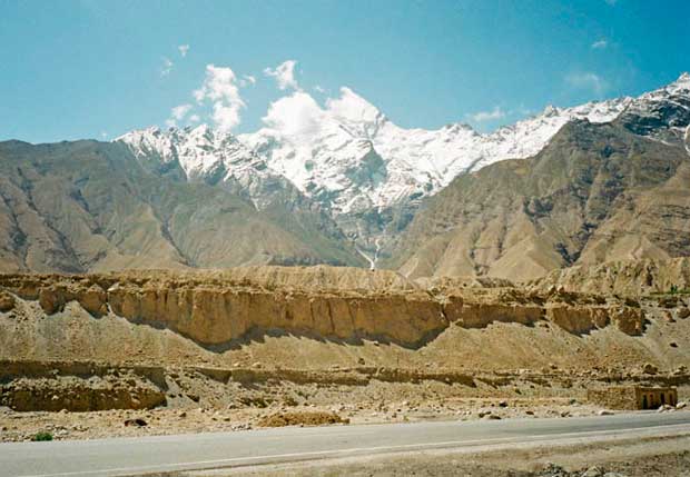 Kongur mountains over Ghezdarya gorge