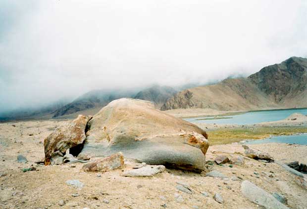 boulders and lake Basunkel