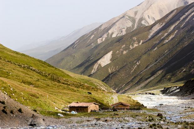 дом в Цинхае, в районе горы Амнэ-Мачин, house in Qinghai, Amnye Machen area